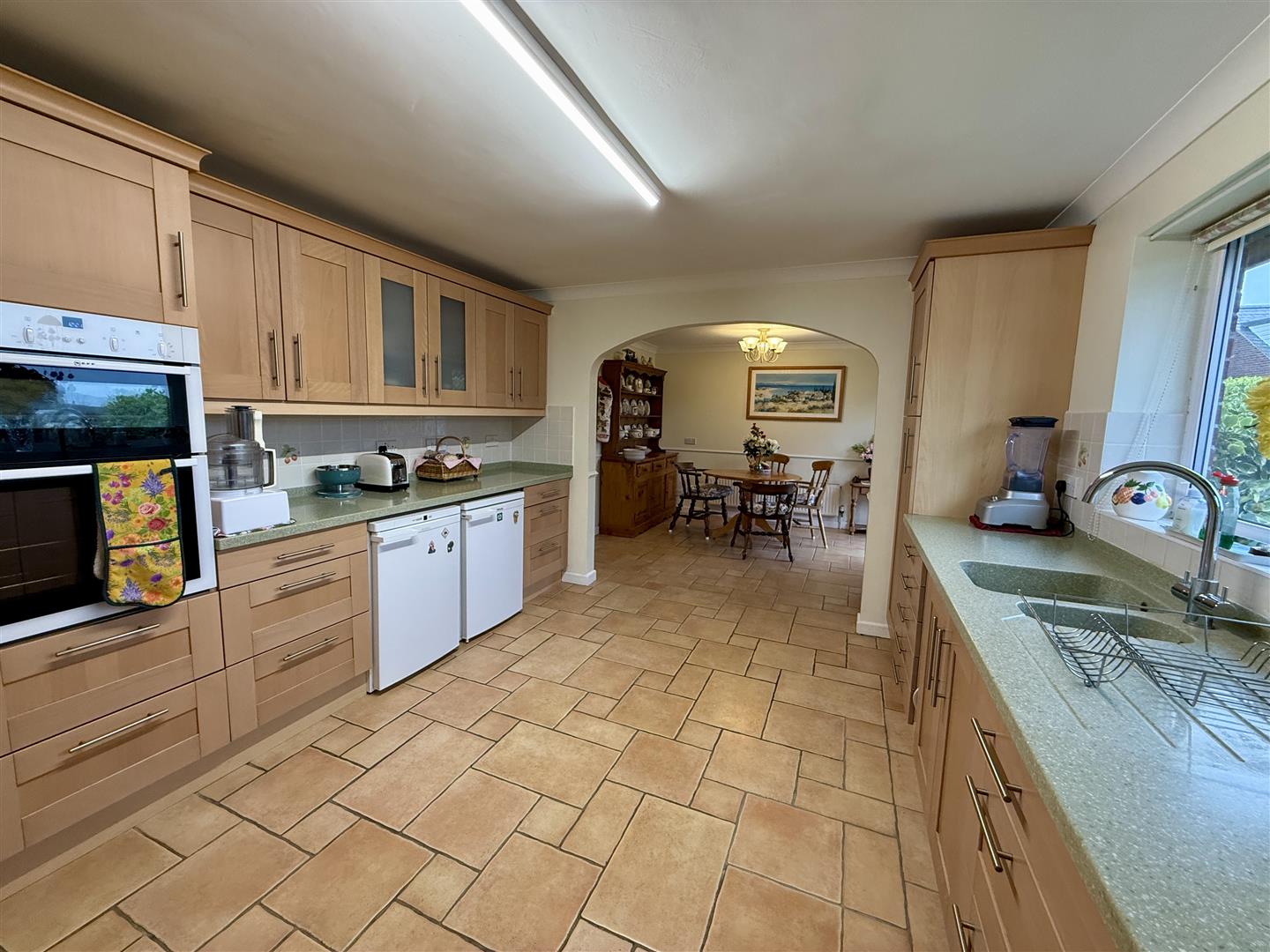 Kitchen/Dining Room: